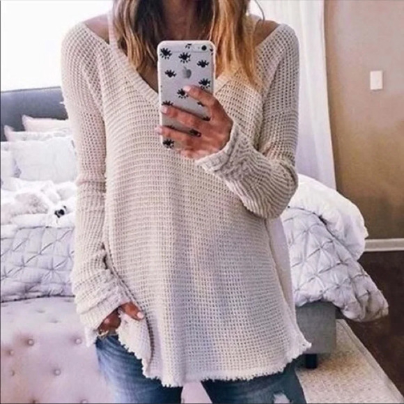 Elan Off-White V-Neck Sweater - Picture 1 of 8